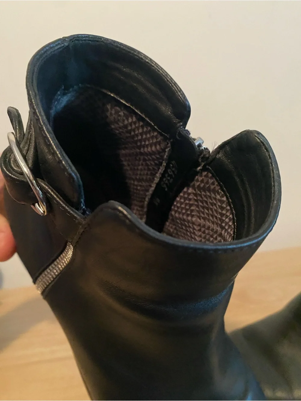 Aquatalia Black Leather Ankle Boots Size 9 Buckle Zip Made in Italy